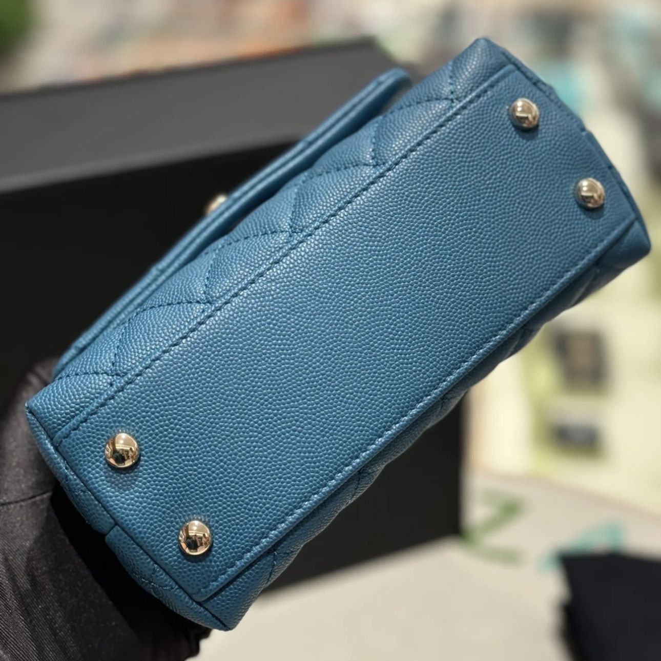 爽やかなカラー♪ブルー 【CHANEL】 ショルダーバッグ ☆鮮やかなブルー☆CHANEL ココハンドル (CHANEL/ショルダー
