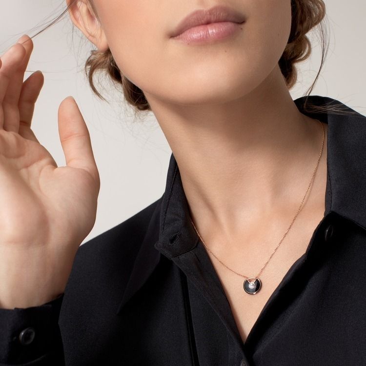 【Cartier】Amulette de ネックレス 18K gold ダイヤ 送料込み Cartier】Amulette de ネックレス 18K gold ダイヤ 送料込み