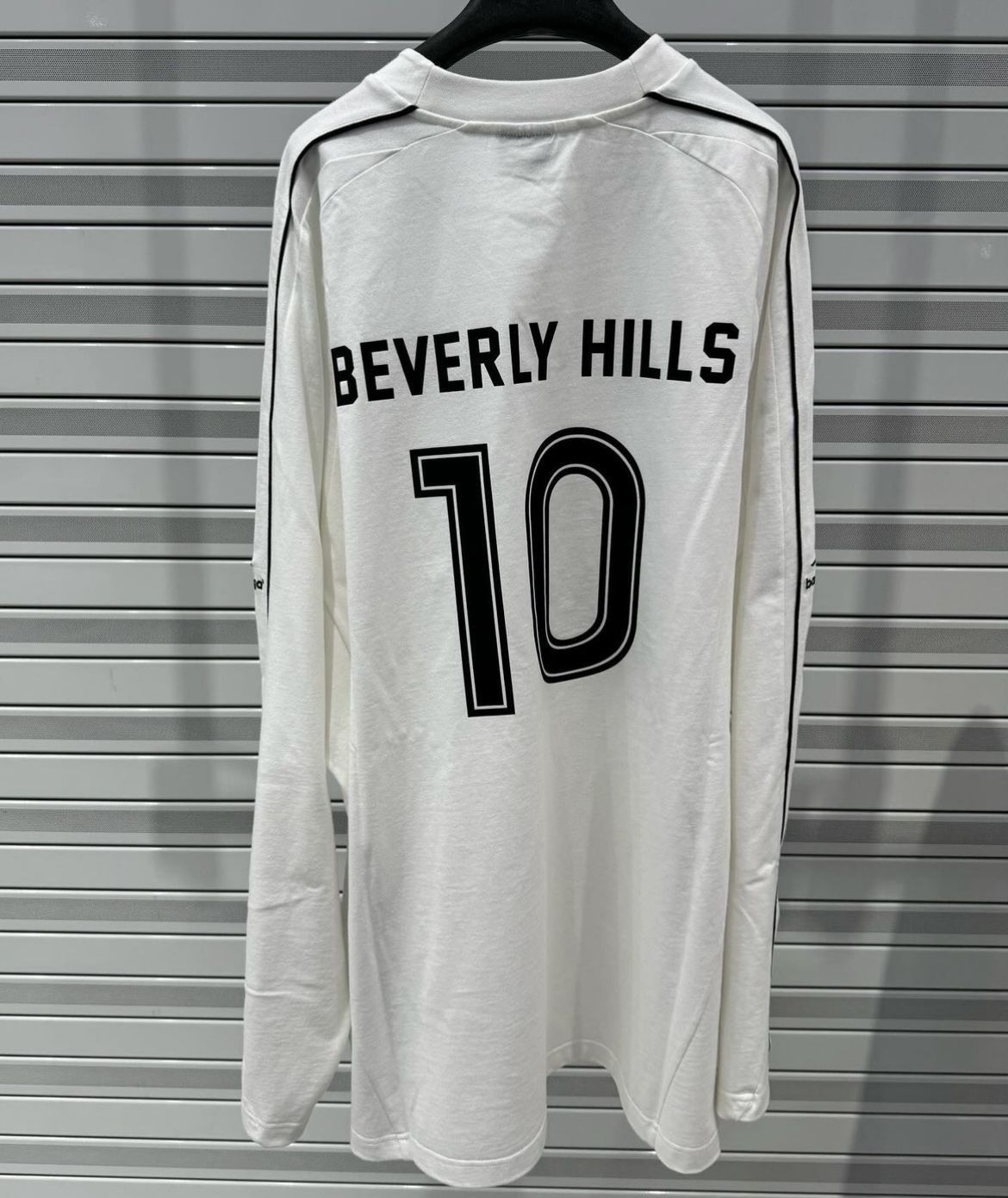 主役級 バレンシアガ Tシャツ AMERICAN FOOTBALL オーバーサイズ 関税・送料込】BALENCIAGA サッカー Tシャツ オーバーサイズ