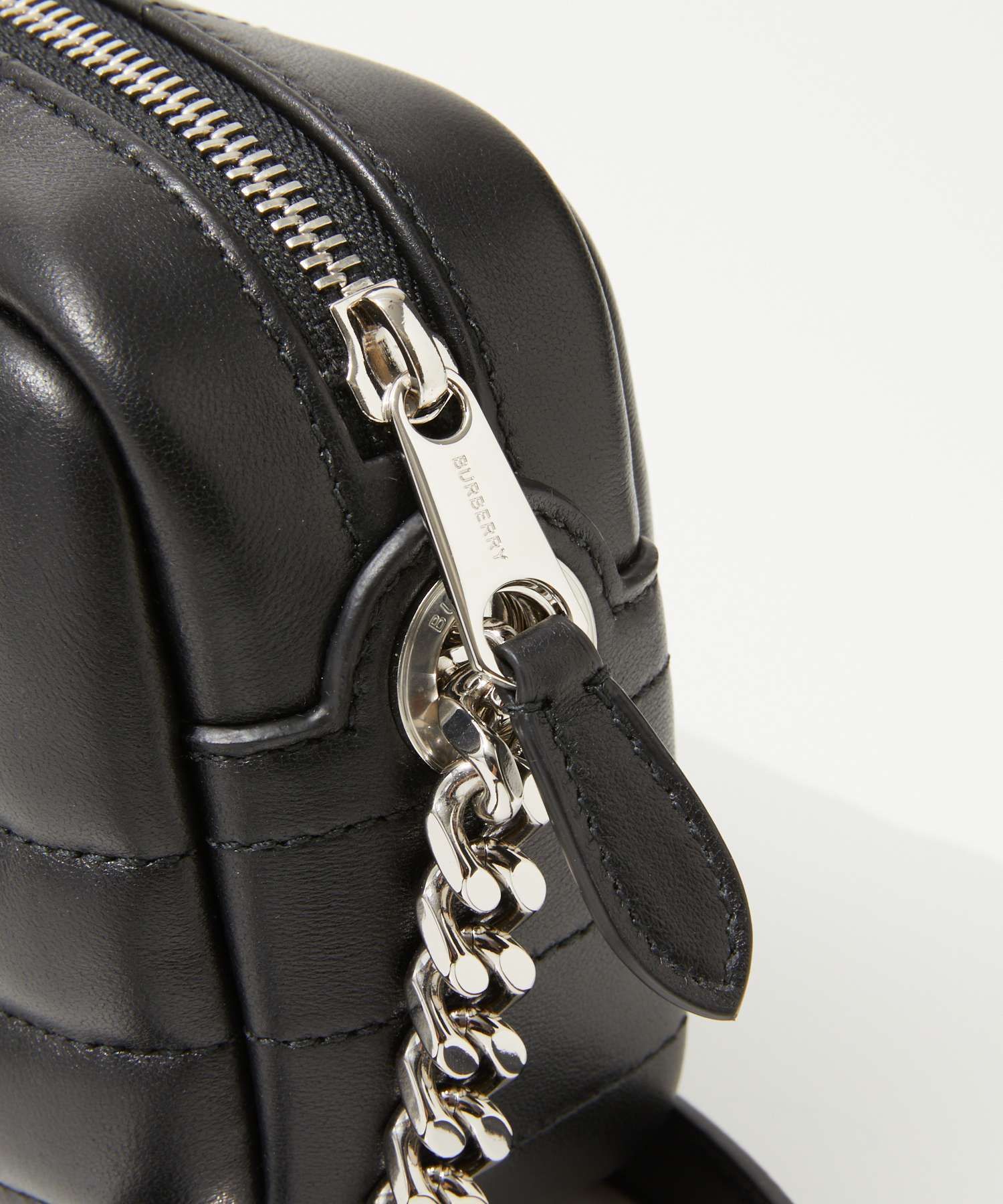 BURBERRY 8060836 ショルダーバッグ ミニ ローラ カメラバッグ BURBERRY 8060836 ショルダーバッグ ミニ ローラ カメラバッグ