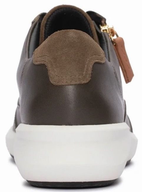 Clarks スニーカー オリーブ 軽量 厚底 ランニング ブーツ Clarks スニーカー オリーブ 軽量 厚底 ランニング ブーツ