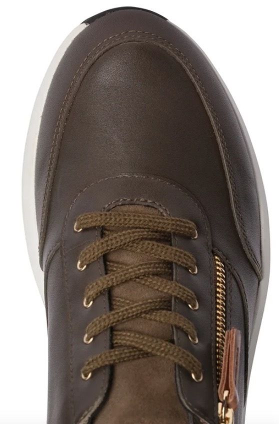 Clarks スニーカー オリーブ 軽量 厚底 ランニング ブーツ Clarks スニーカー オリーブ 軽量 厚底 ランニング ブーツ