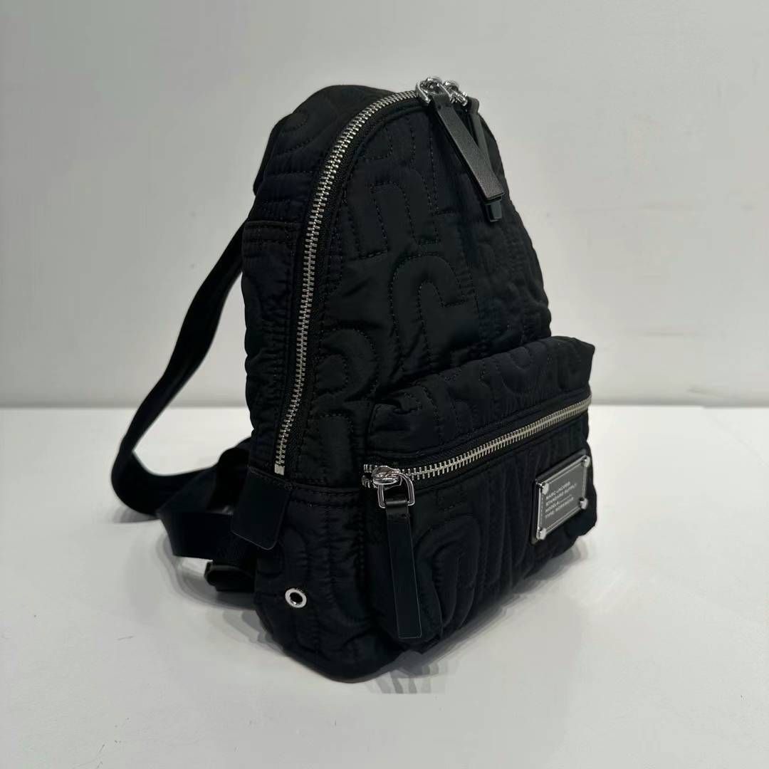 MARC JACOBS スティッチロゴ ナイロンリュック (S) ユニセックス