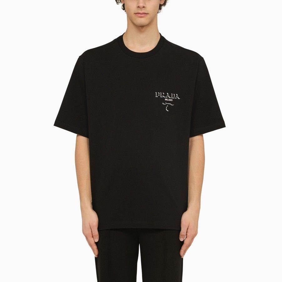 SS24 プラダ ブラックのロゴ入りクルーネック T シャツ (PRADA/T