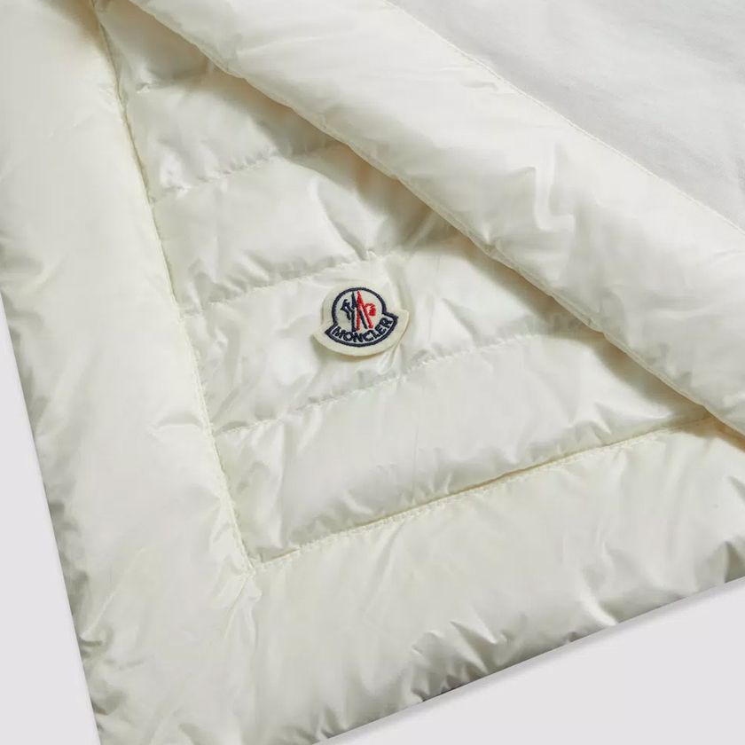 6万取引突破☆UPS速達便利用！【MONCLER BABY】ブランケット