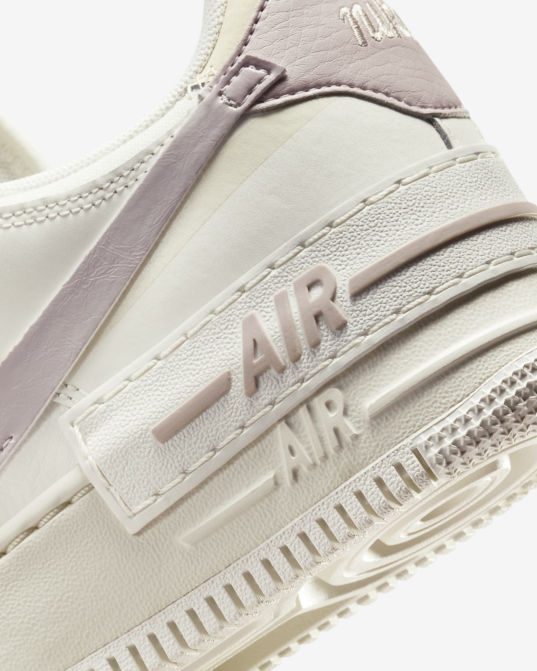 ◆NIKE◆大人気 ◆AIR Force1'07エアフォース1E ◆DZ1847-104 Amazon | [ナイキ] エア フォース 1 '07 LV8 W AIR FORCE 1 '07