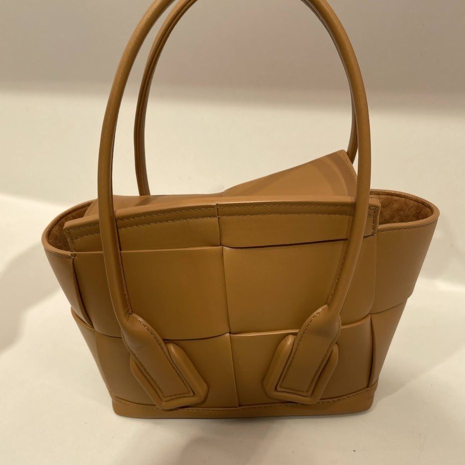 BOTTEGA VENETA アルコ ハンドバッグ・CARAMEL BOTTEGA VENETA アルコ ハンドバッグ・CARAMEL (BOTTEGA VENETA