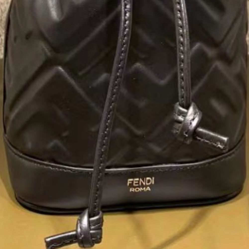 24SS【FENDI】モン トレゾール S レザー ミニバッグ FFモチーフ 24SS【FENDI】モン トレゾール S レザー ミニバッグ FFモチーフ