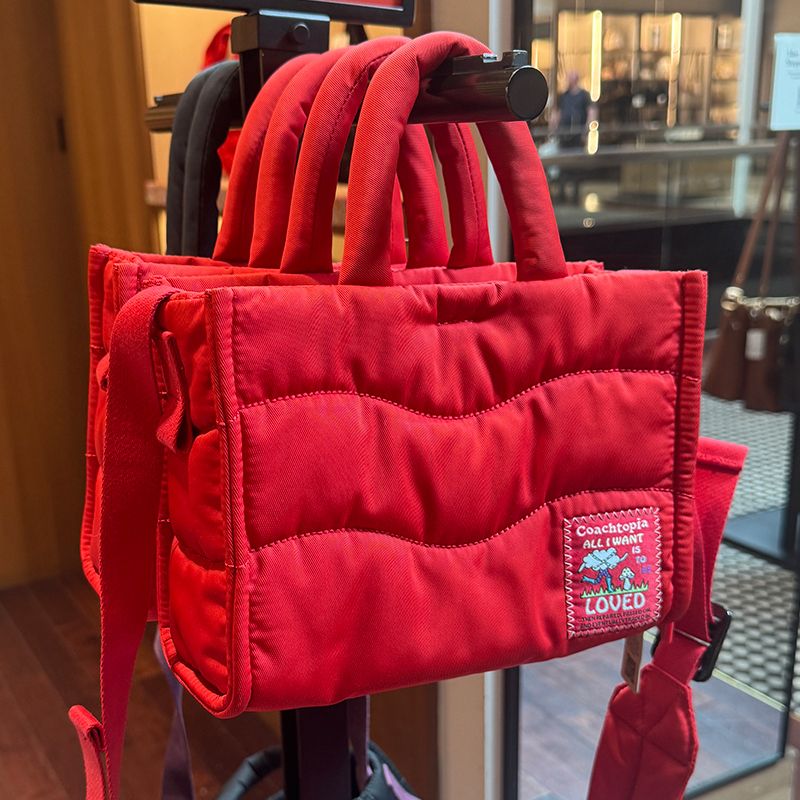 ★環境に優しい素材★COACH Coachtopia Loop Quilted Wavy Tote Coachtopia Loop Tote | Coachtopia ™