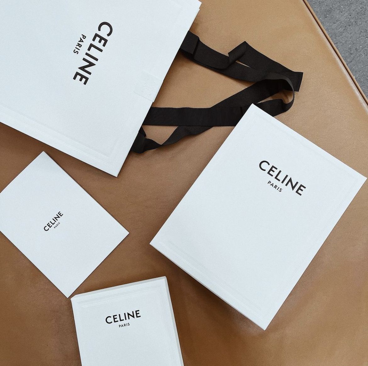 付けるだけで可愛さUP♡【CELINE】トリオンフ ヘッドバンド 付けるだけで可愛さUP♡【CELINE】トリオンフ ヘッドバンド
