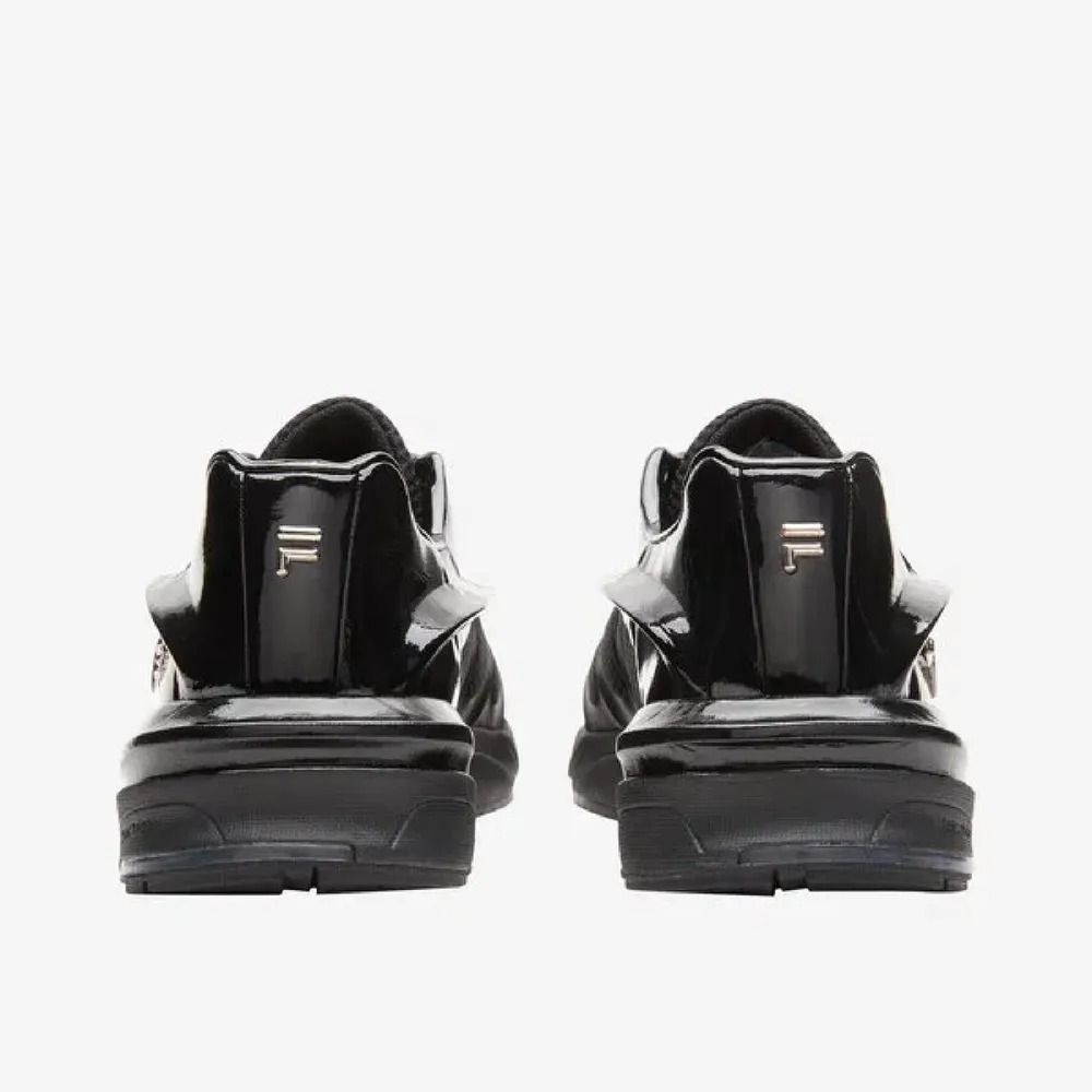 ★韓国の人気★【FILA X THUG CLUB】★REPLICA 2002 BLACK★ 大人気 ☆FILA X THUG CLUB☆ REPLICA 2002 (Thug Club