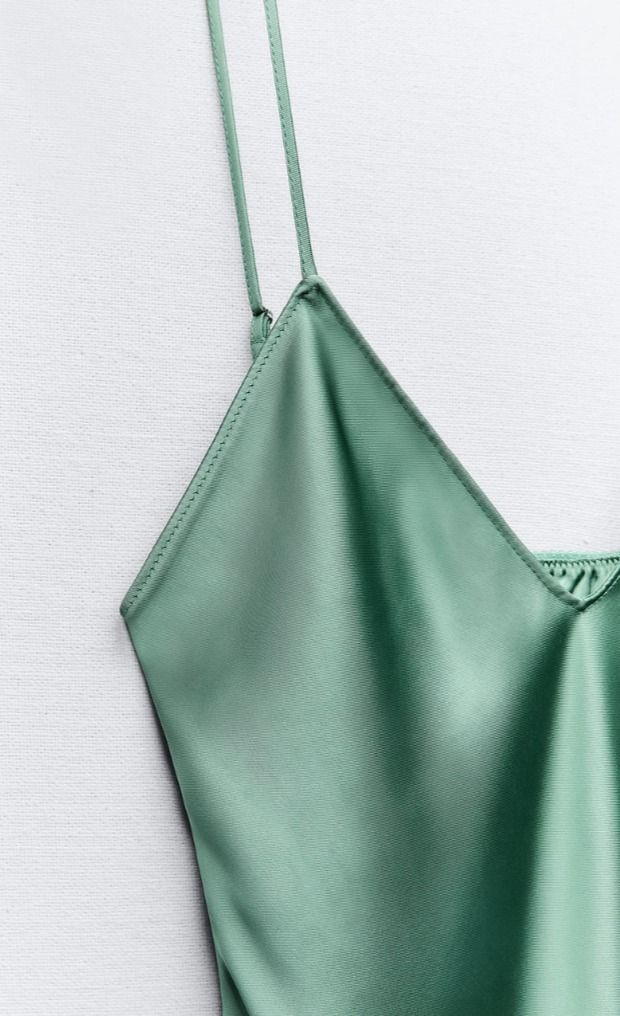 スペイン発送 ZARA クラッシュ加工を施したサテンミディドレス スペイン発送 ZARA ベルト付きサテンミディドレス 上品シンプル