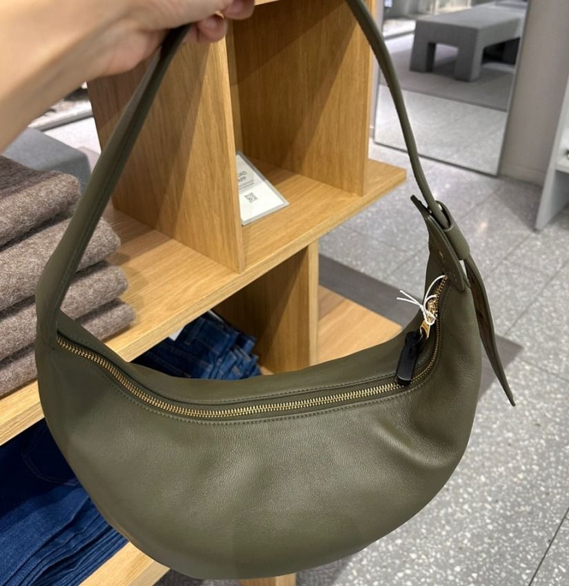 ARKET” カーブショルダーレザーBAG Black (ARKET/ショルダー