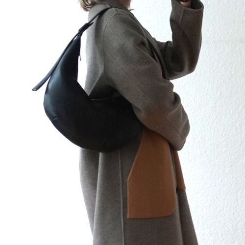 新発売 新商品 ARKET” カーブショルダーレザーBAG (ARKET/ショルダー Black バッグ