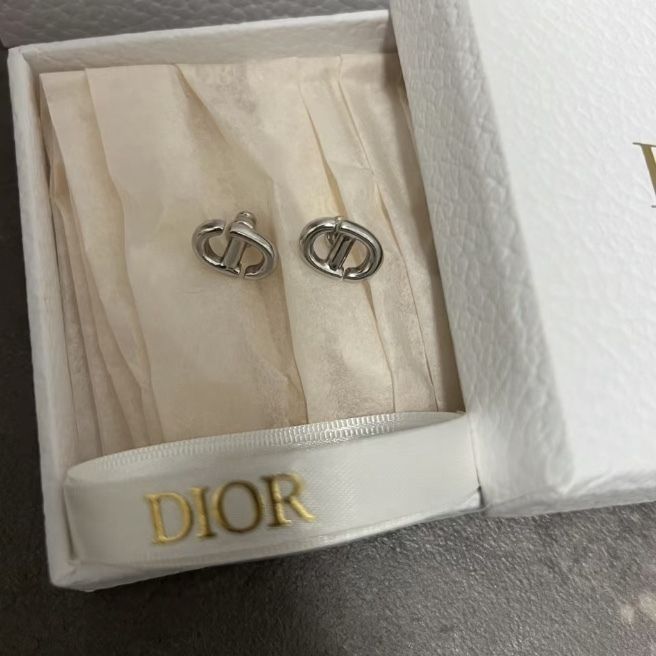 Dior(ディオール)ディオールピアス スタッズピアス ユニセックス