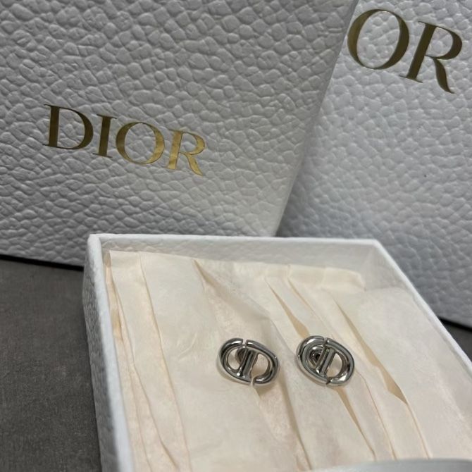 Dior(ディオール)ディオールピアス スタッズピアス ユニセックス