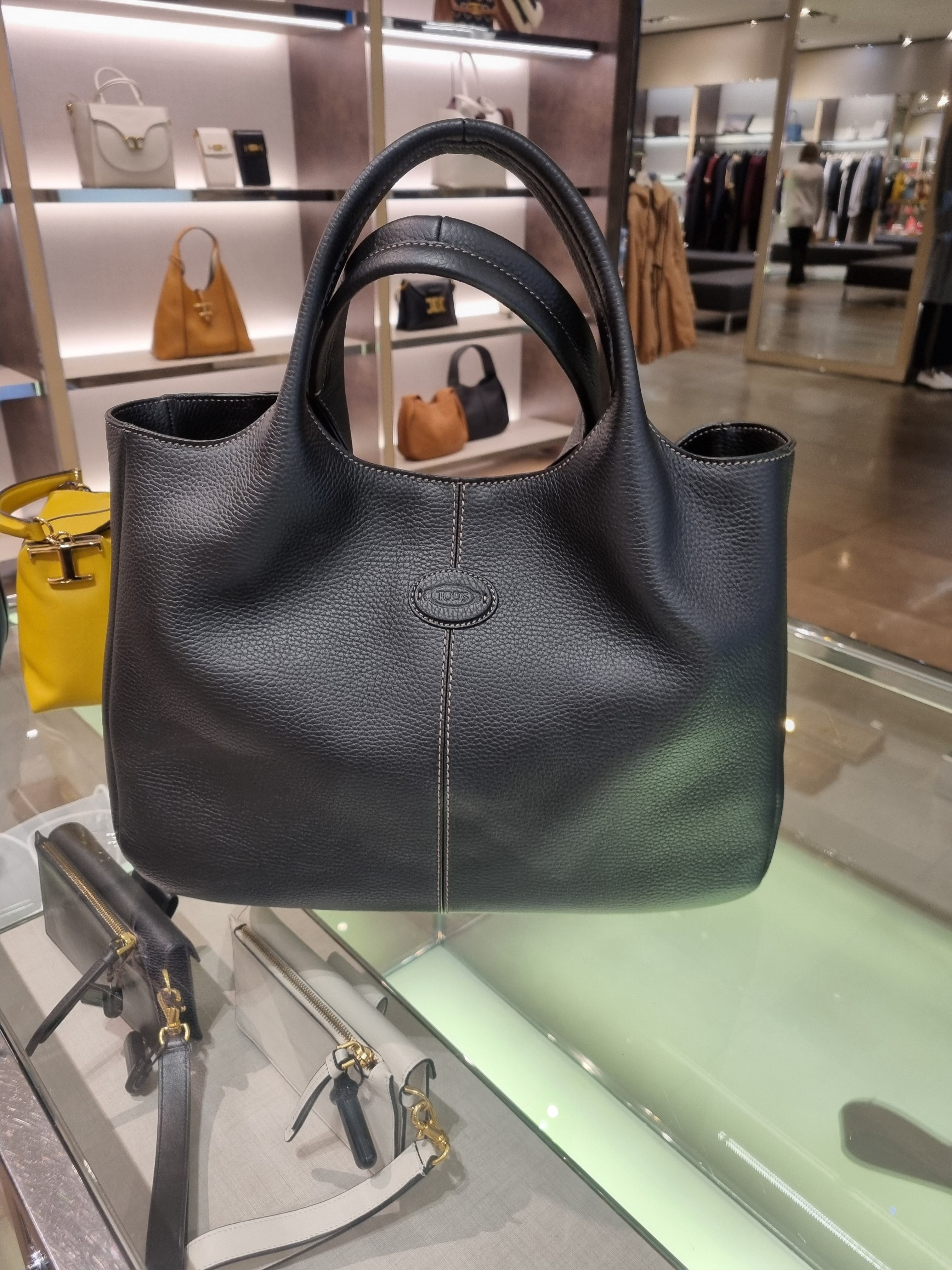 【アウトレット】TOD'S ALH TOTE ミディアム バック ♪送料込み 特価セール!【アウトレット】TOD'S ALH TOTE ミディアム バック