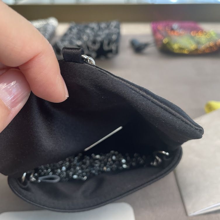 Jimmy Choo SOFT サテン ロゴ ストラップ コインケース (Jimmy