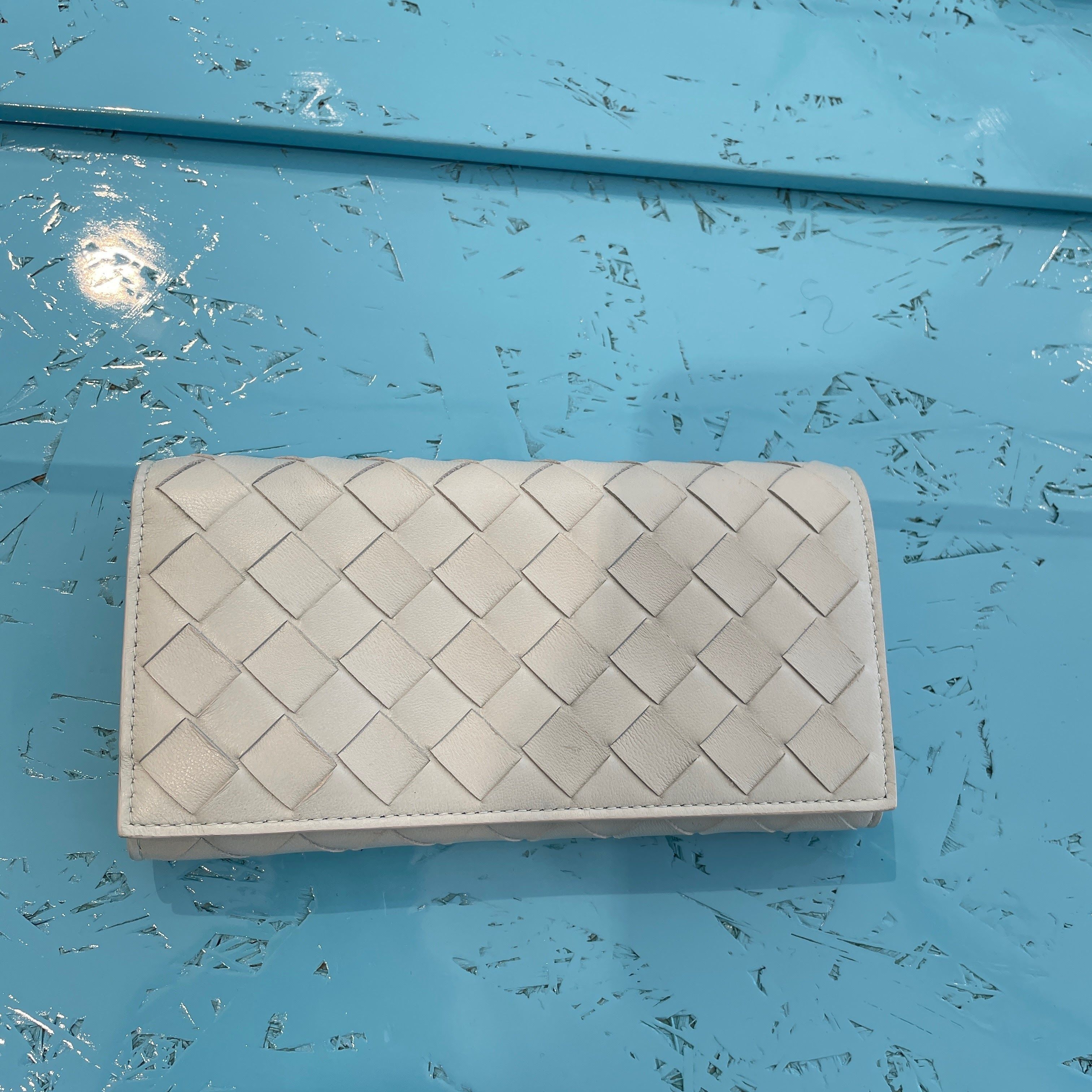 【期間限定】 BOTTEGA VENETA イントレチャート レザー フラップ 長財布 小物