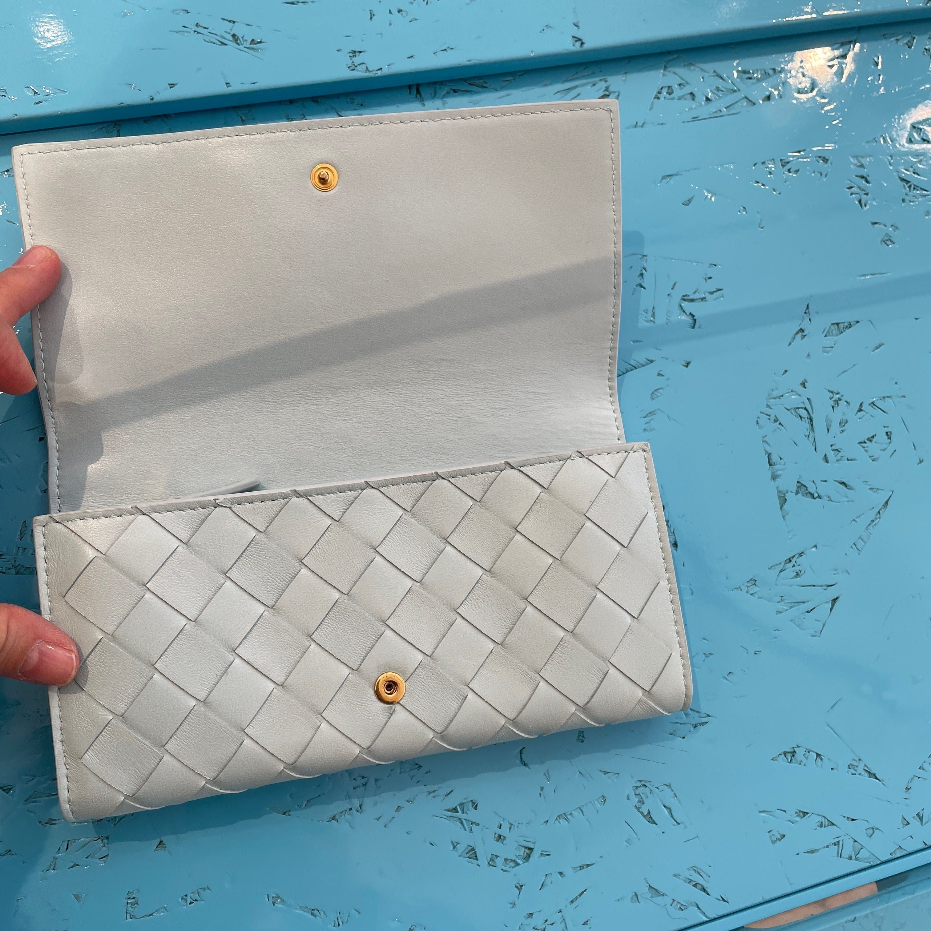 BOTTEGA VENETA イントレチャート レザー フラップ 長財布