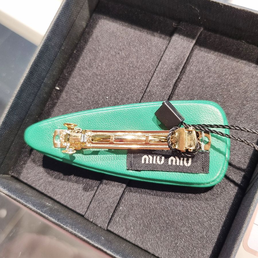 【セール】ミュウミュウ☆ナッパレザー ヘアクリップ 5IF092 038 miu MIU ミュウミュウ ヘアアクセサリー ナッパレザー ヘア