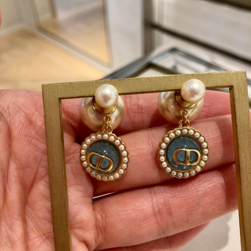 6万取引突破★UPS速達便利用!【DIOR】MISS DIOR ピアス org.jpg