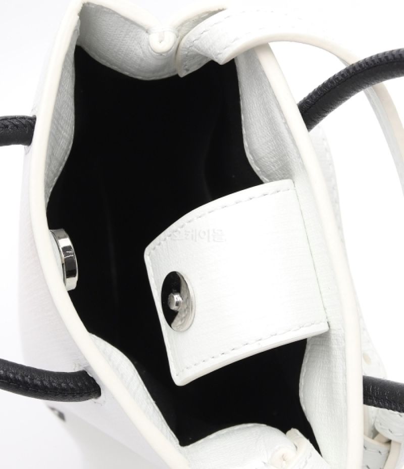 【新品・国内即発】BALENCIAGA 757773 0AI2N 9000 バッグ 楽天市場】バレンシアガ balenciaga 757773 0AI2N ショルダー