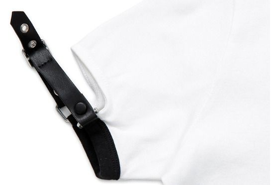 Courreges バックルディテールTシャツ