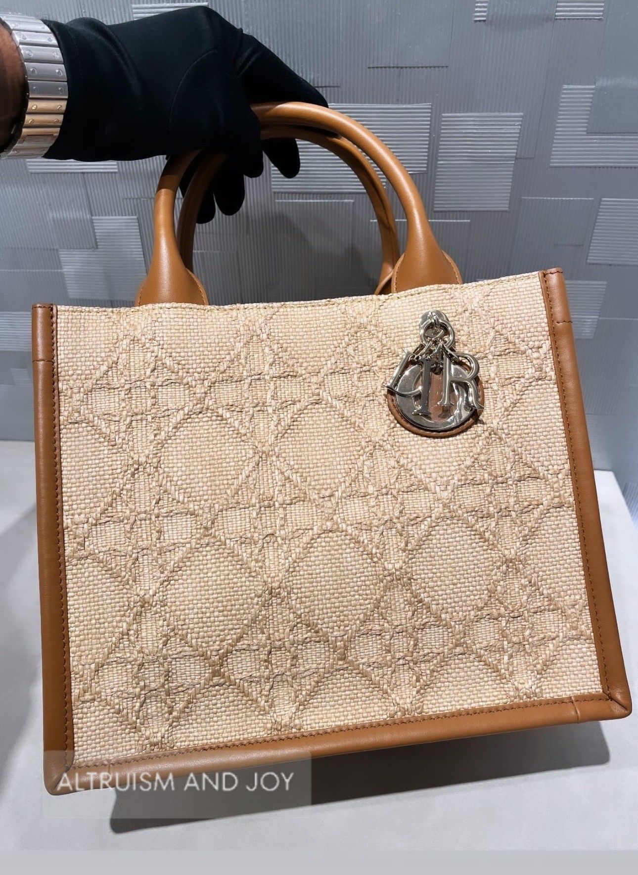 日本未入荷◇24SS◇Dior Book Tote ラフィア・カナージュ Small 日本未入荷◇24SS◇Dior Book Tote ラフィア・カナージュ Small