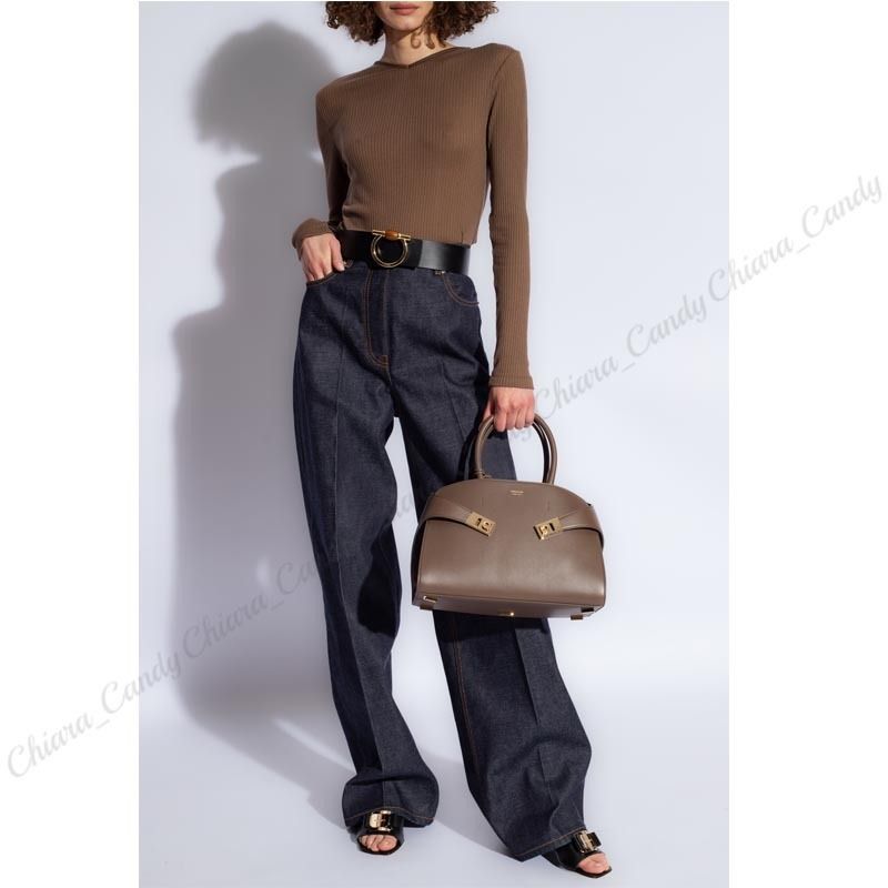24SS NEW】FERRAGAMO_woman / ロゴ入り ジーンズ / Navy Blue