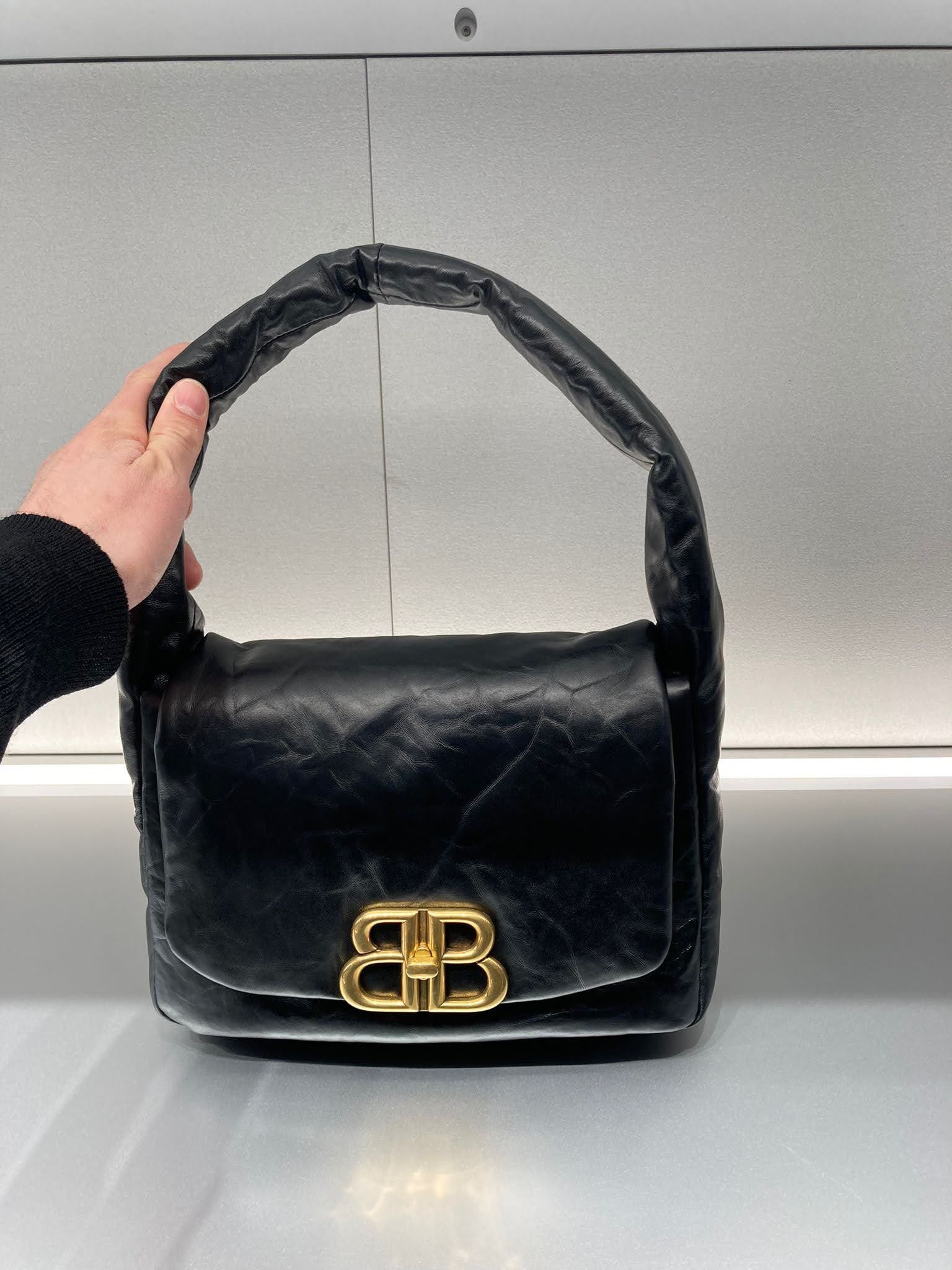 ◇雑誌掲載◇【BALENCIAGA】MONACO スモールスリングバッグ