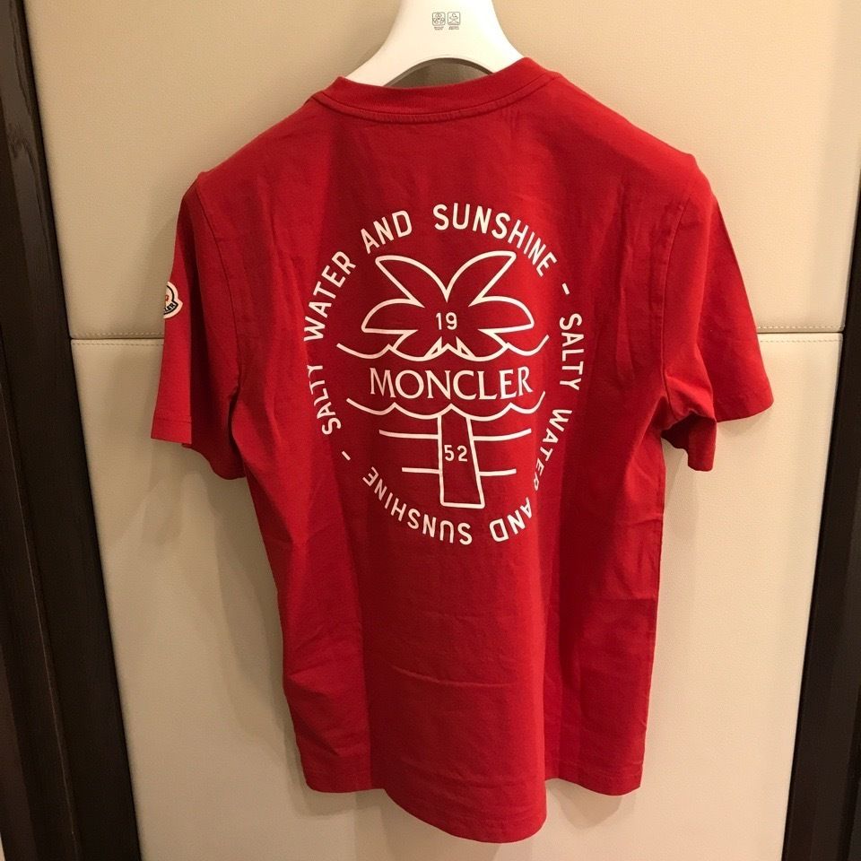 MONCLER 2024春夏新作 サーフィンモチーフ刺しゅう入り Tシャツ MONCLER 2024春夏新作 サーフィンモチーフ刺しゅう入り Tシャツ