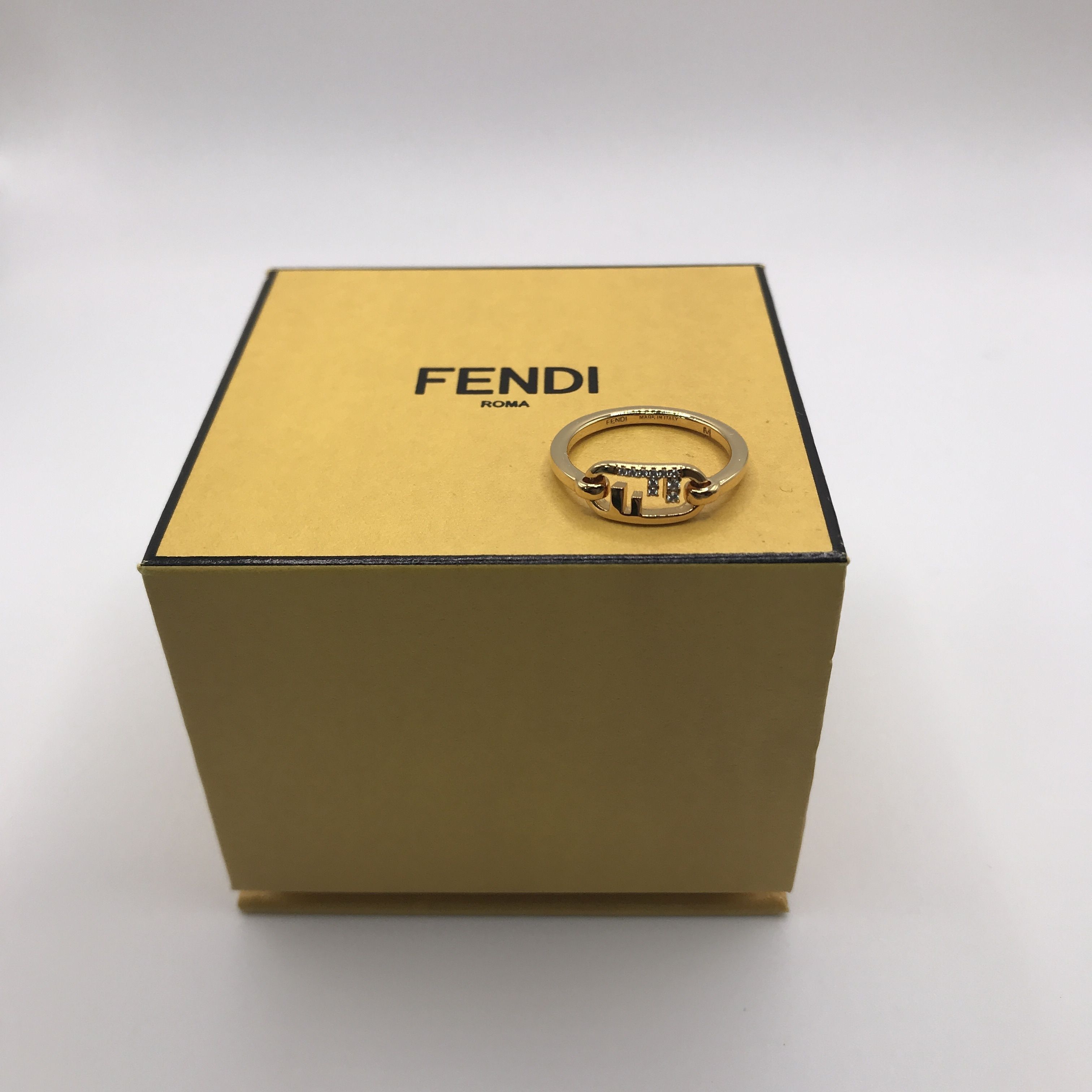 ギフトに最適☆FENDI オーロック リング お洒落 大人気 ゴールド