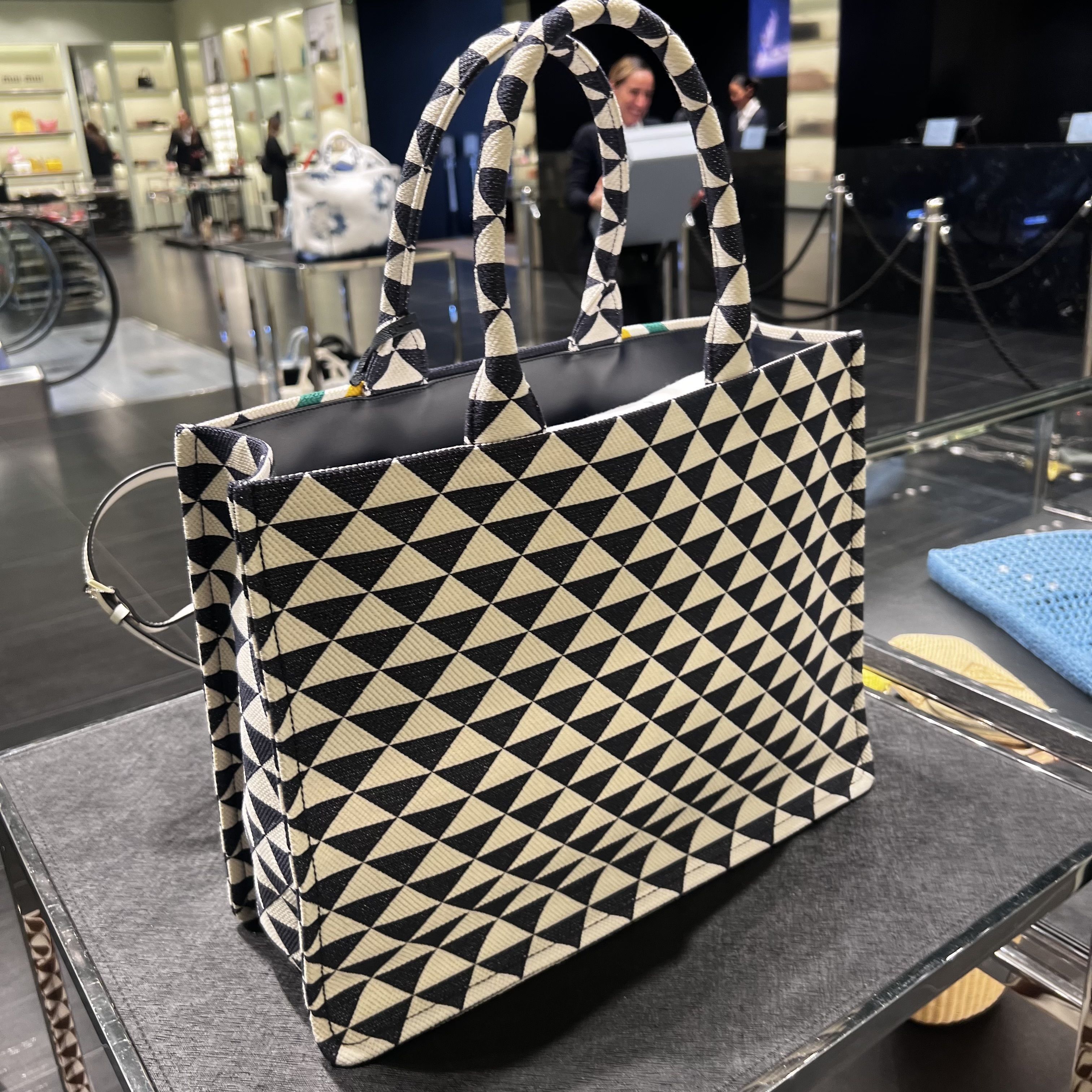 PRADA直営】セール トートバッグ ロゴ ユニセックス (PRADA