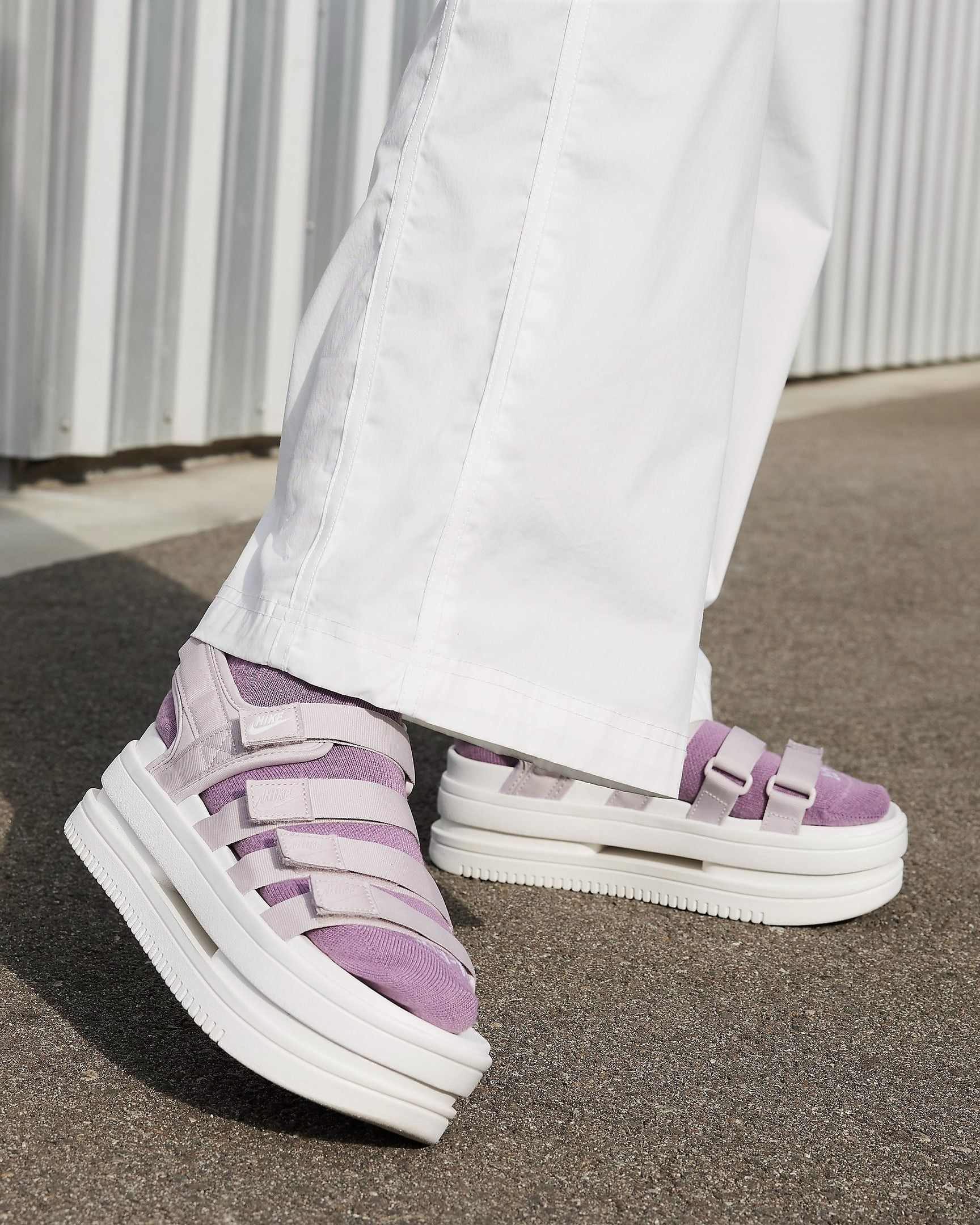 ★Nike★大人気★W ICON CLASSIC 厚底サンダル★追跡可 NIKE☆アイコン クラシック サンダル W ICON CLASSIC 22-26cm