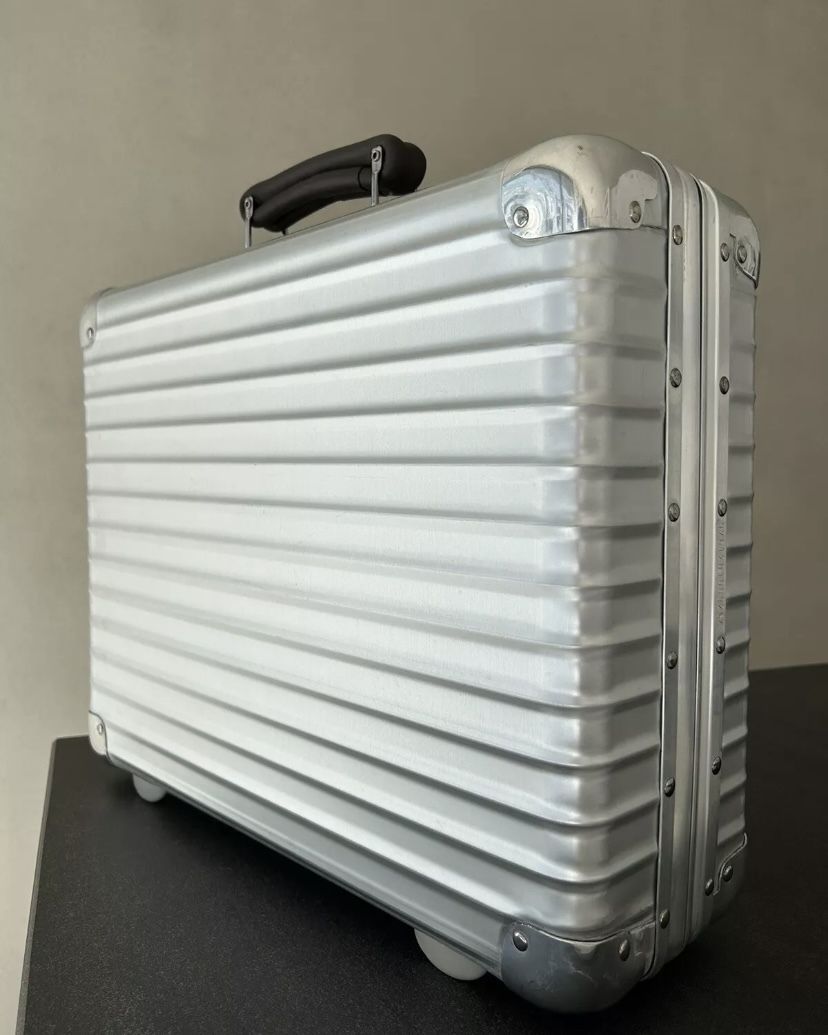 RIMOWA】Classic Flight アタッシュケース アルミニウム (RIMOWA