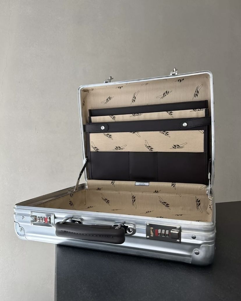 RIMOWA】Classic Flight アタッシュケース アルミニウム (RIMOWA