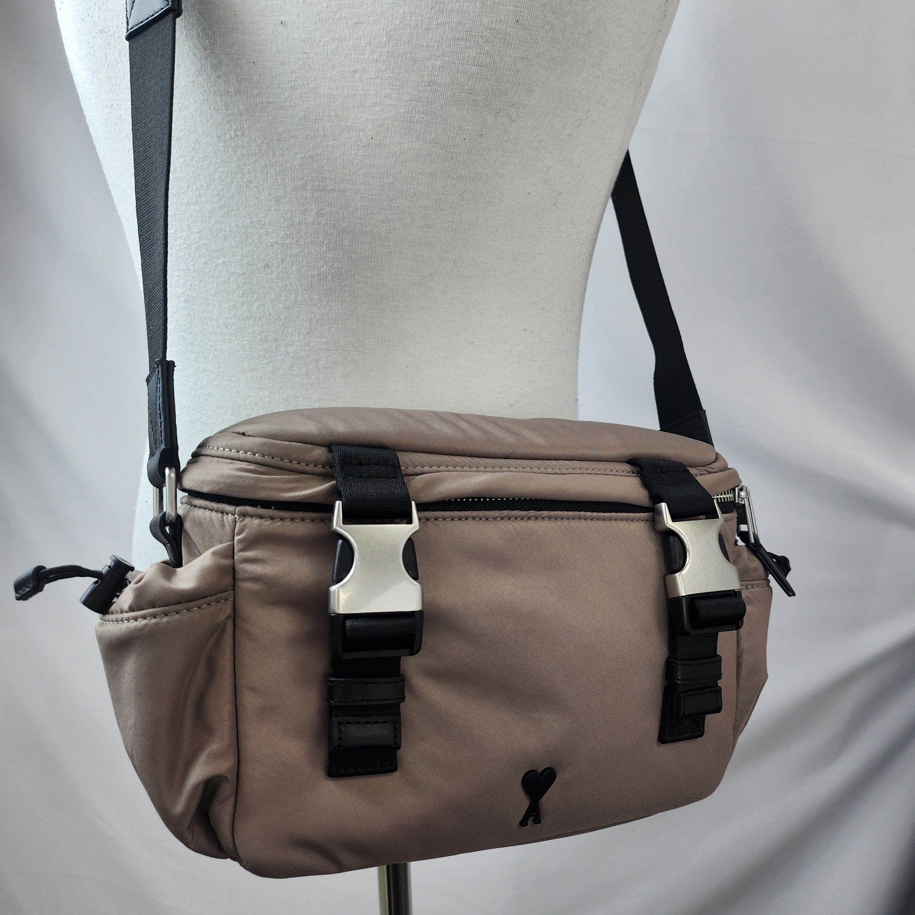 ☆関税込☆AMI☆AMI PARIS メッセンジャー ショルダーバッグ