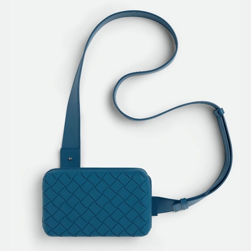 BOTTEGA VENETA◇ラバー シリコン クラッチバッグ ストラップ付