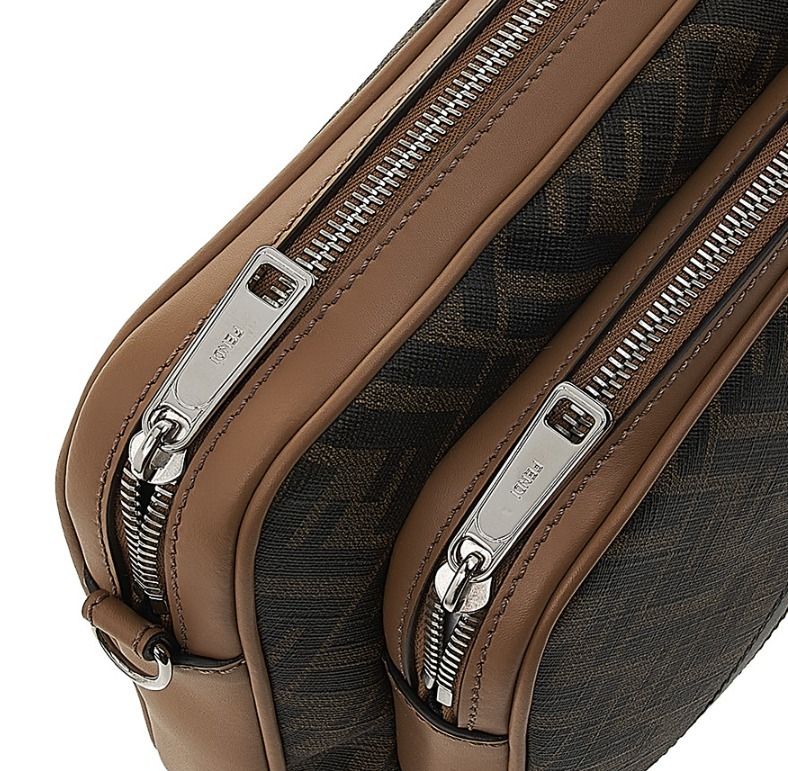 関税込★VIP価格【FENDI】ダイアゴナル デュオ カメラ バッグ ☆関税込☆FENDI☆ダイアゴナル デュオ カメラバッグ☆ (FENDI