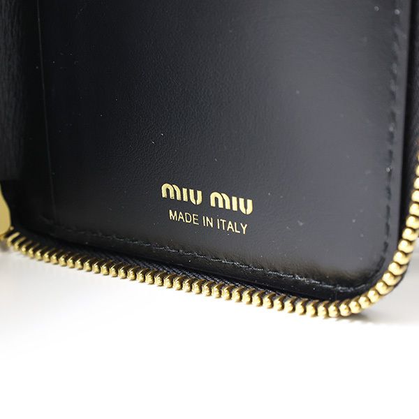MiuMiu ミュウミュウ パスポートホルダー パスポートケース ロゴ MiuMiu ミュウミュウ パスポートホルダー パスポートケース ロゴ