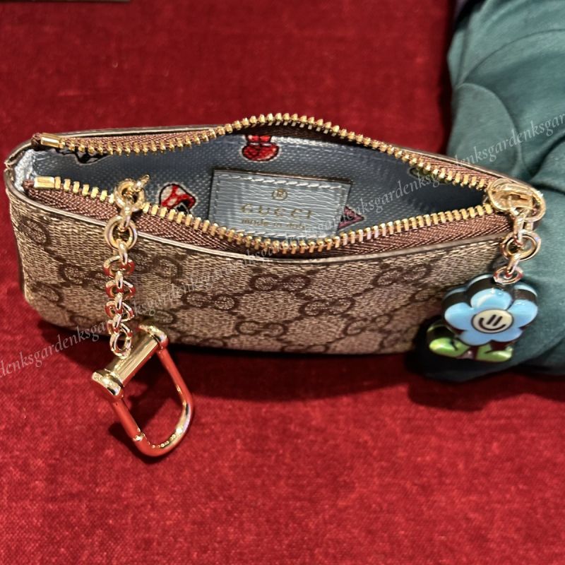希少！すぐ届く！GUCCI フラワーチャーム付き GGキーケース