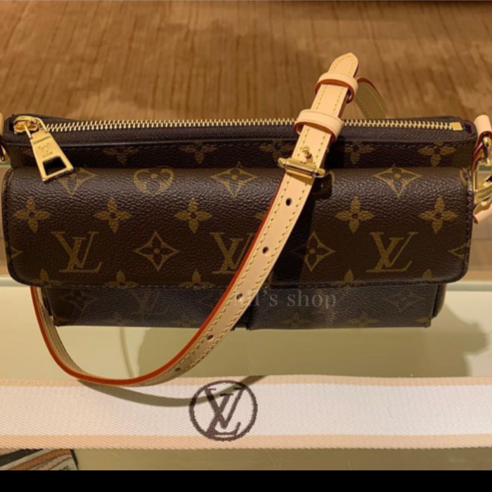【24SS/小物でポイントを★】LouisVuitton ショルダーバッグ 24SS☆上品カジュアル】ルイヴィトン LV ボディバッグ (Louis
