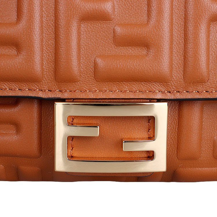 関税負担なし☆FENDI フェンディ バゲット チェーン付き 長財布 関税負担なし☆FENDI バゲット コンチネンタル財布 チェーン付き