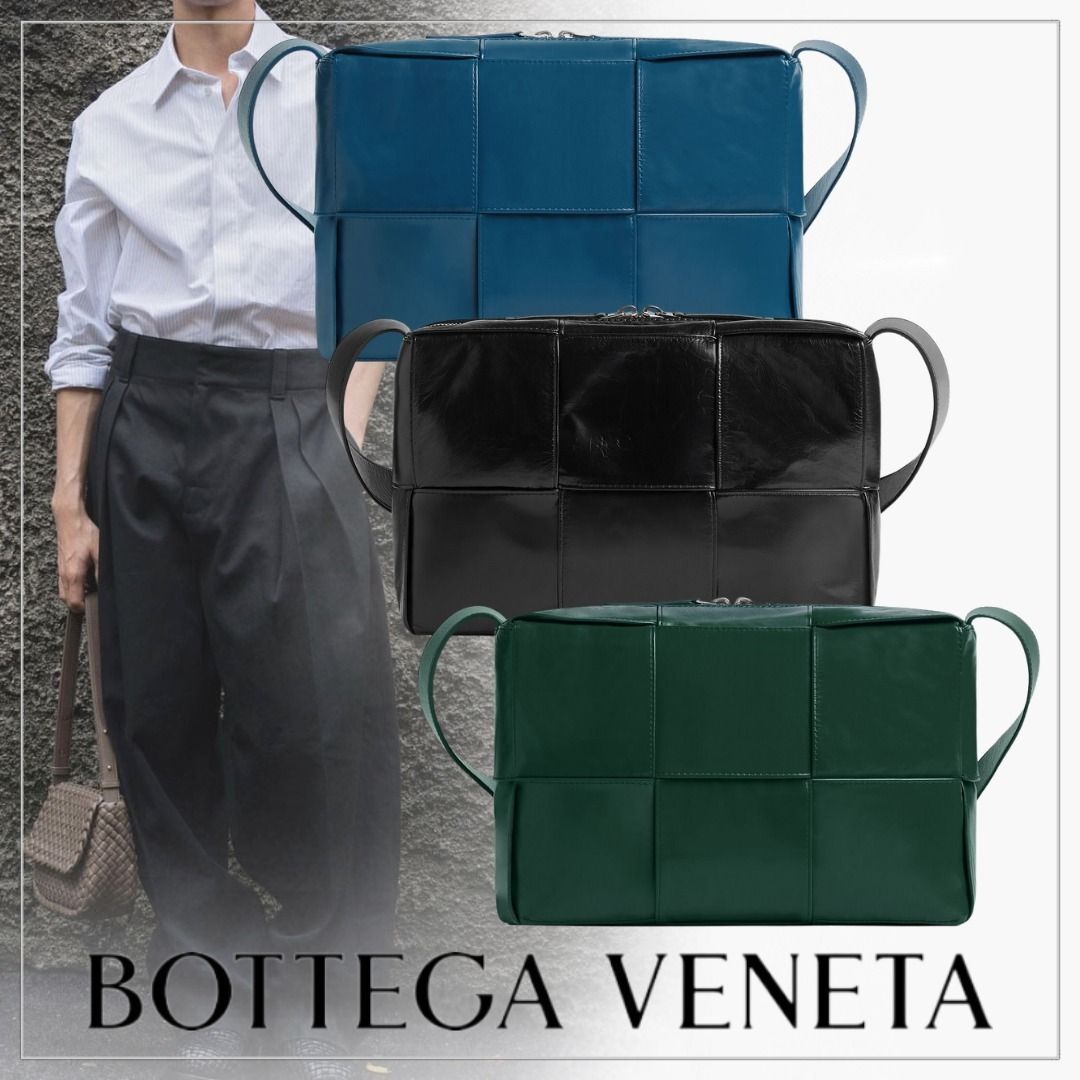 BOTTEGA VENETA ミディアム アルコ パッド入りカメラバッグ 三越伊勢丹 | Bottega Veneta/ボッテガ・ヴェネタ_Men通販