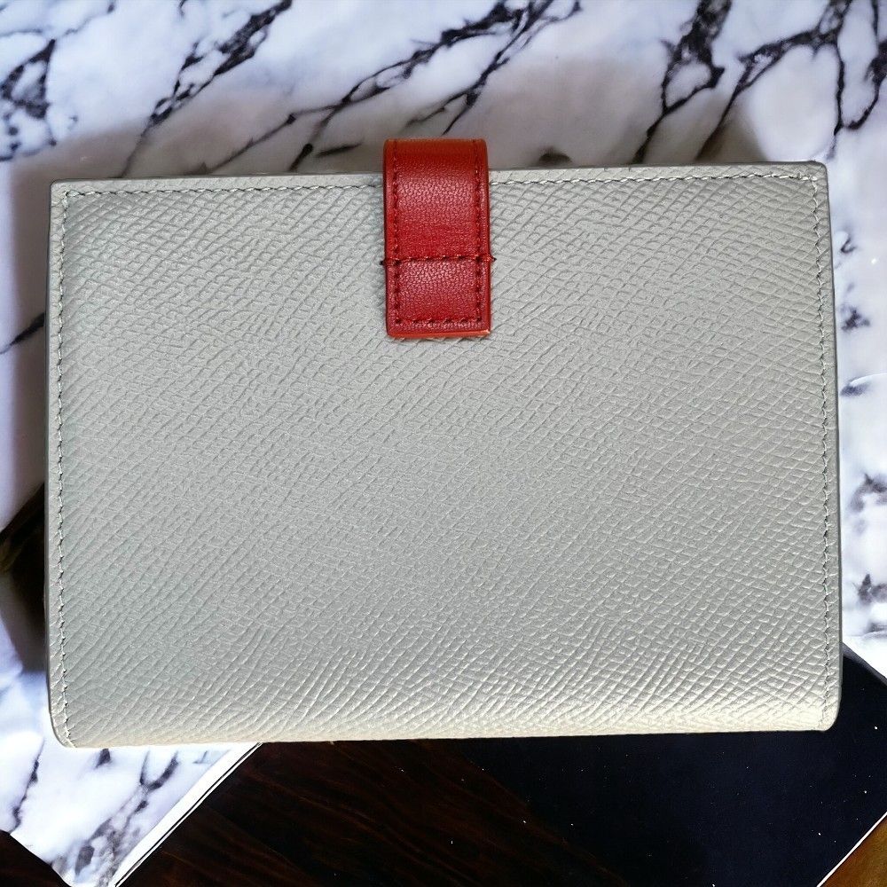 CELINE セリーヌ ミディアムストラップ ウォレット 人気色! CELINE セリーヌ ミディアムストラップ ウォレット 人気色