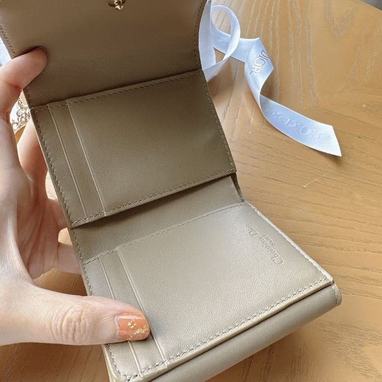 Dior コンパクトウォレット