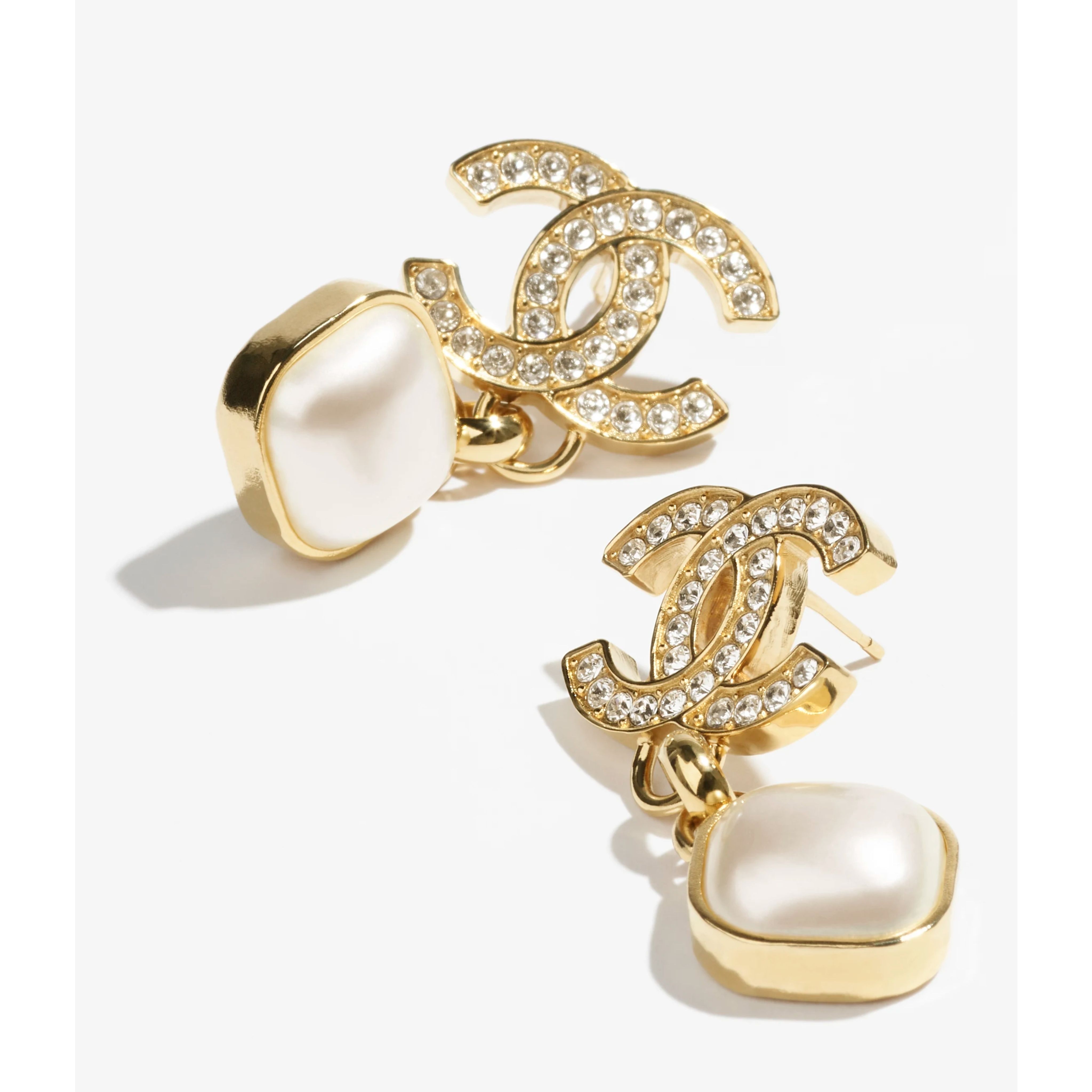 2024SS★送料無料！【CHANEL シャネル】CCロゴ ピアス ビジュー 2024SS☆送料無料！【CHANEL シャネル】CCロゴ ピアス ビジュー
