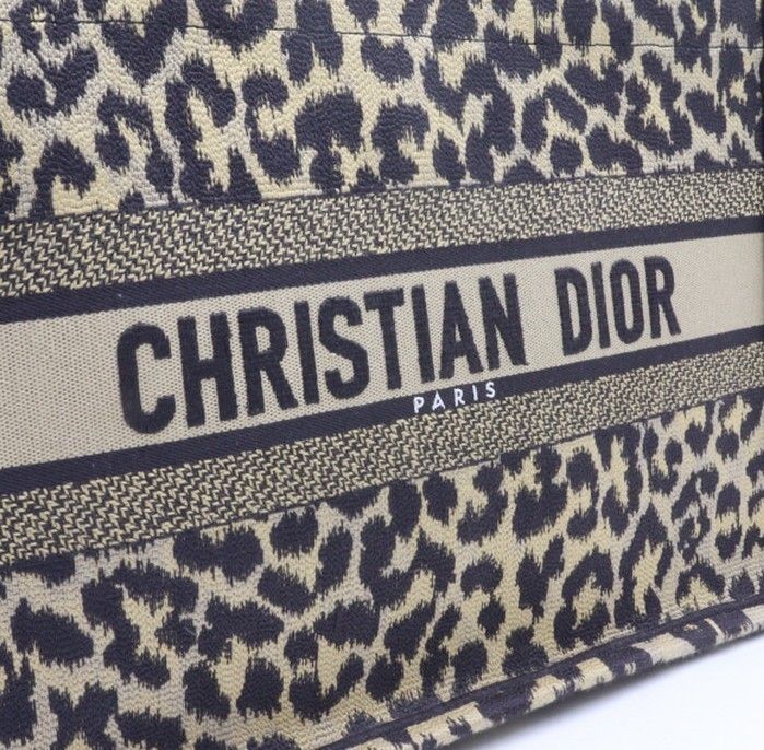 Dior BOOK TOTE レオパード ブックトート36 ミディアム 中古 Dior BOOK TOTE レオパード ブックトート36 ミディアム 中古