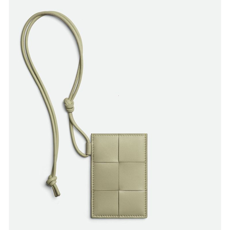 国内直営 **BOTTEGA VENETA** カセット バッジホルダー (BOTTEGA